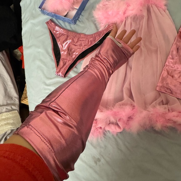 Pink Feathered Lingerie Set - Picture 3 of 16